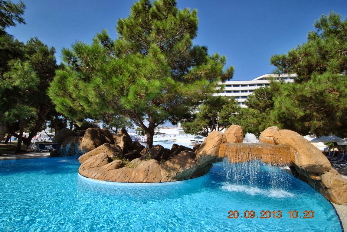 imagini hotel TITANIC LARA